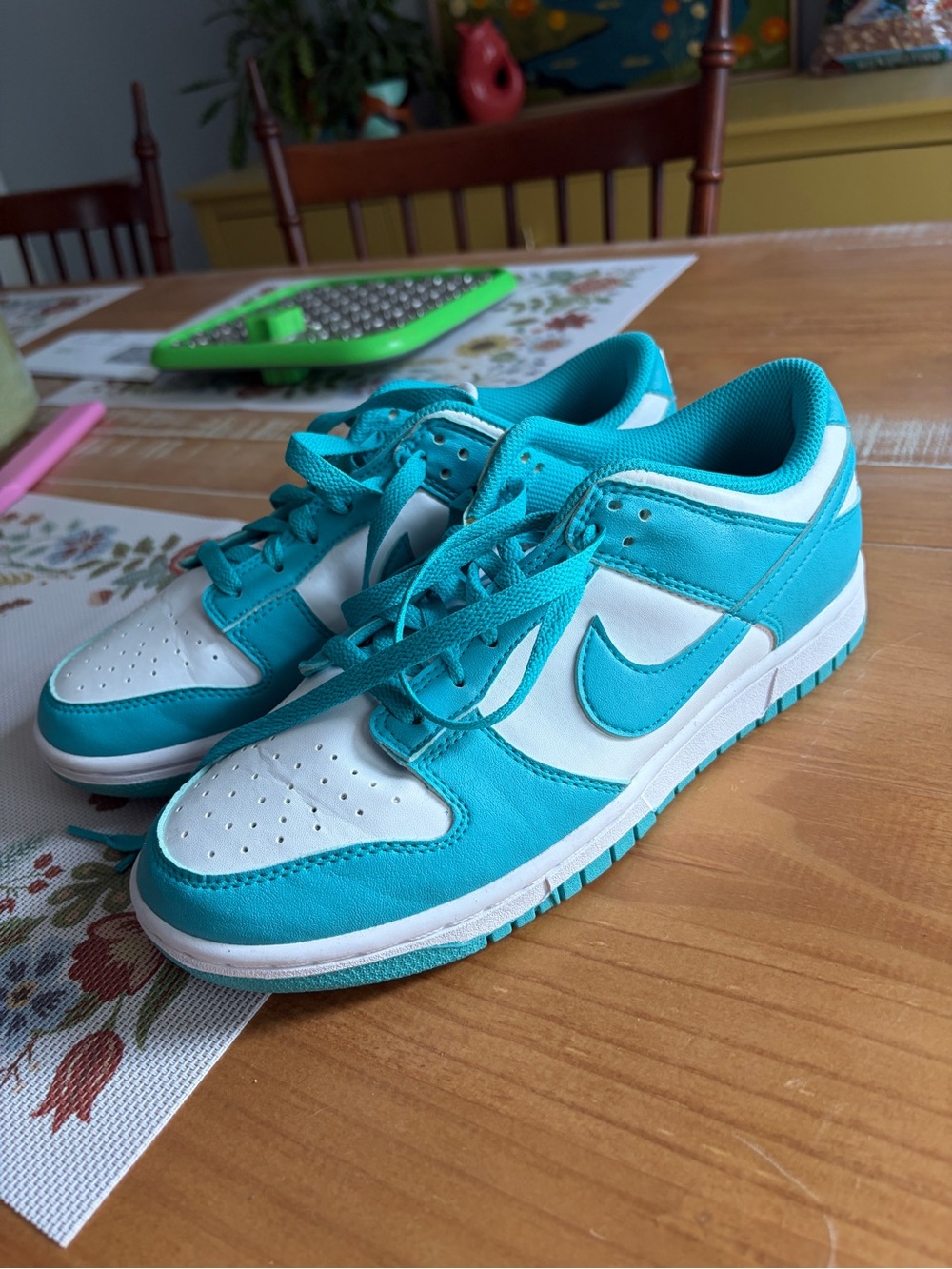 Nike Low-Top Sneakers in Turquoise & White